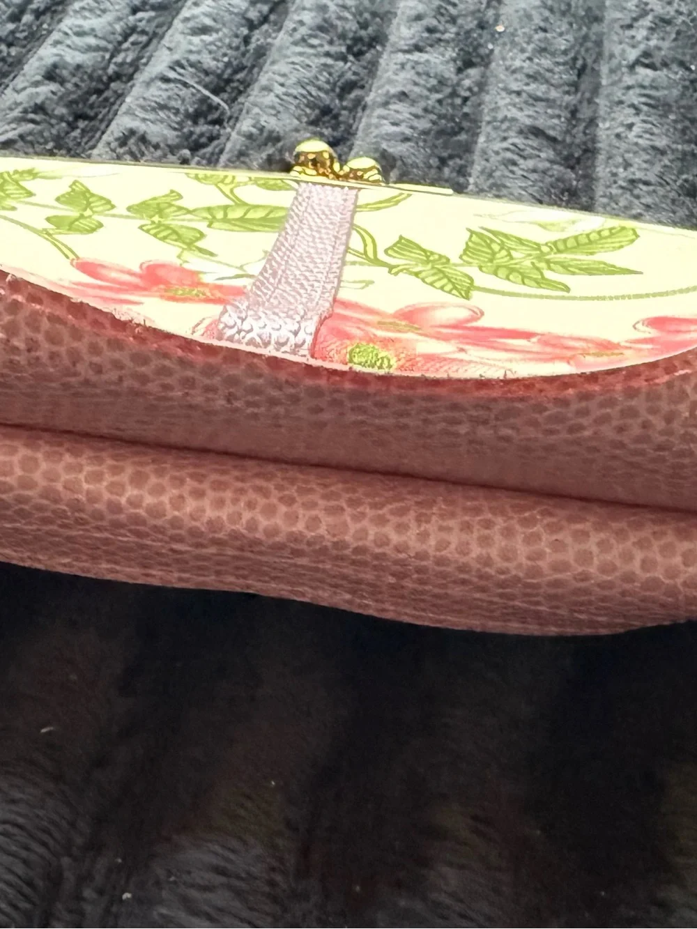 Joan Rivers Beauty Floral Kiss Lock Wristlet Clutch